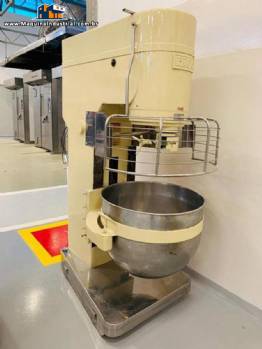 Batedeira planet�ria 130 litros Inco