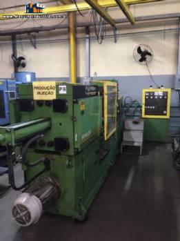 Injetora de pl�stico Orient