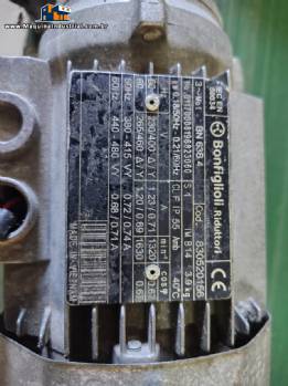 Moto _redutor Bonfiglioli, motor de 0,21 kW em 220/ 440v com redu��o 1/40 eixo vazado furo di�metro 12mm