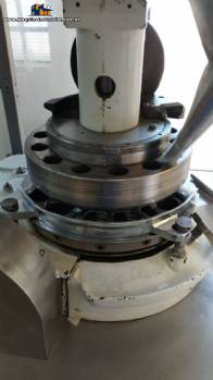 Compressora de comprimidos 16 pun��es Manesty