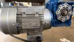 Envasadora dosadora rotativa seladora atuom�tica para copos potes frascos Milainox MB-1