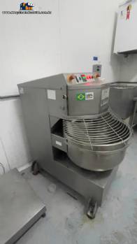 Amassadeira masseira em inox com batedor espiral Metalúrgica Pescador Amassadeira masseira em inox com batedor espiral Metalúrgica Pescador