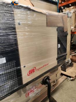 Compressora de parafuso com 30 hp e secador de ar Ingersoll Rand Compressora de parafuso com 30 hp e secador de ar Ingersoll Rand