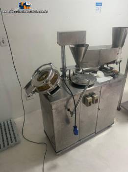 Encapsuladora semi automática para 10.000 capsulas rígidas por hora Capsutec Encapsuladora semi automática para 10.000 capsulas rígidas por hora Capsutec
